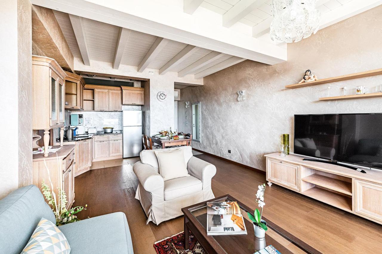 Warda C11 Apartment By Wonderful Italy 代森扎诺-德尔加达 外观 照片